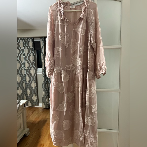 Aritzia pink dress - Picture 2 of 3